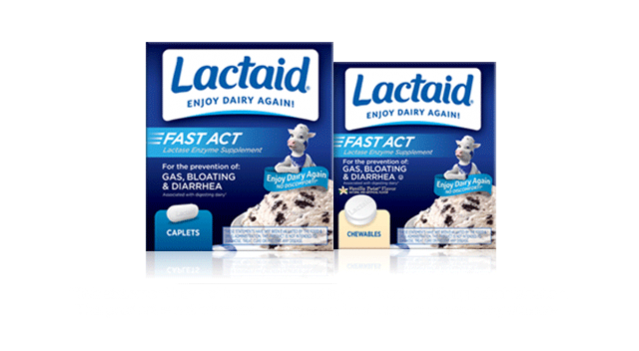 Dos cajas de comprimidos de suplemento LACTAID Fast Act sobre un fondo gris
