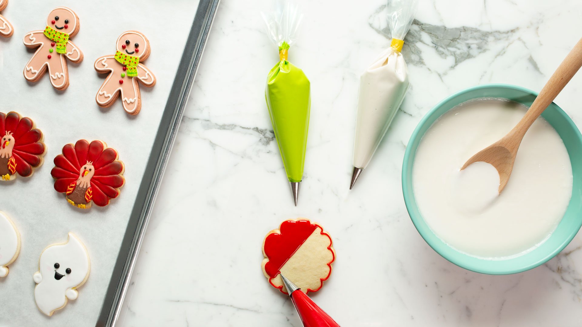 Receta de glaseado real LACTAID para decoración de galletas de navidad en verde y blanco