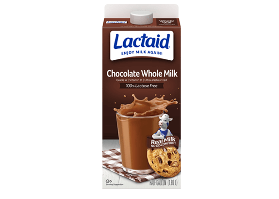 Leche entera con chocolate y sin lactosa en un envase de cartón marrón LACTAID