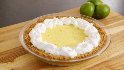 Receta de pastel de limón verde sin lactosa hecho con Lactaid®