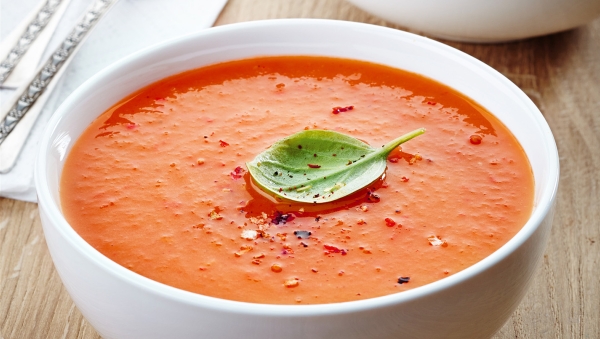 Sopa cremosa de tomate con pimiento